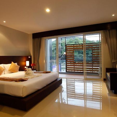 Nize Hotel - Sha Plus Phuket Exteriör bild