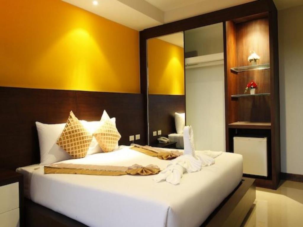 Nize Hotel - Sha Plus Phuket Exteriör bild