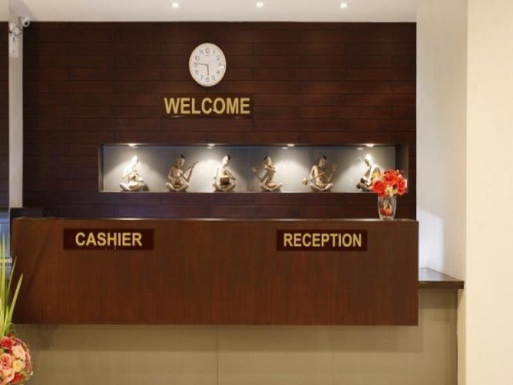 Nize Hotel - Sha Plus Phuket Exteriör bild