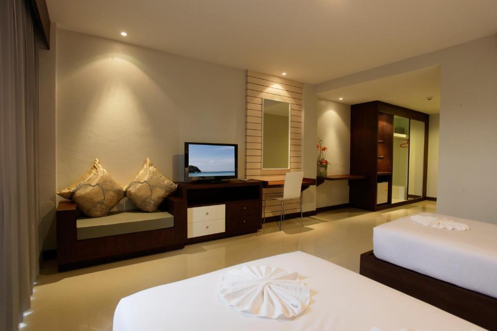 Nize Hotel - Sha Plus Phuket Rum bild