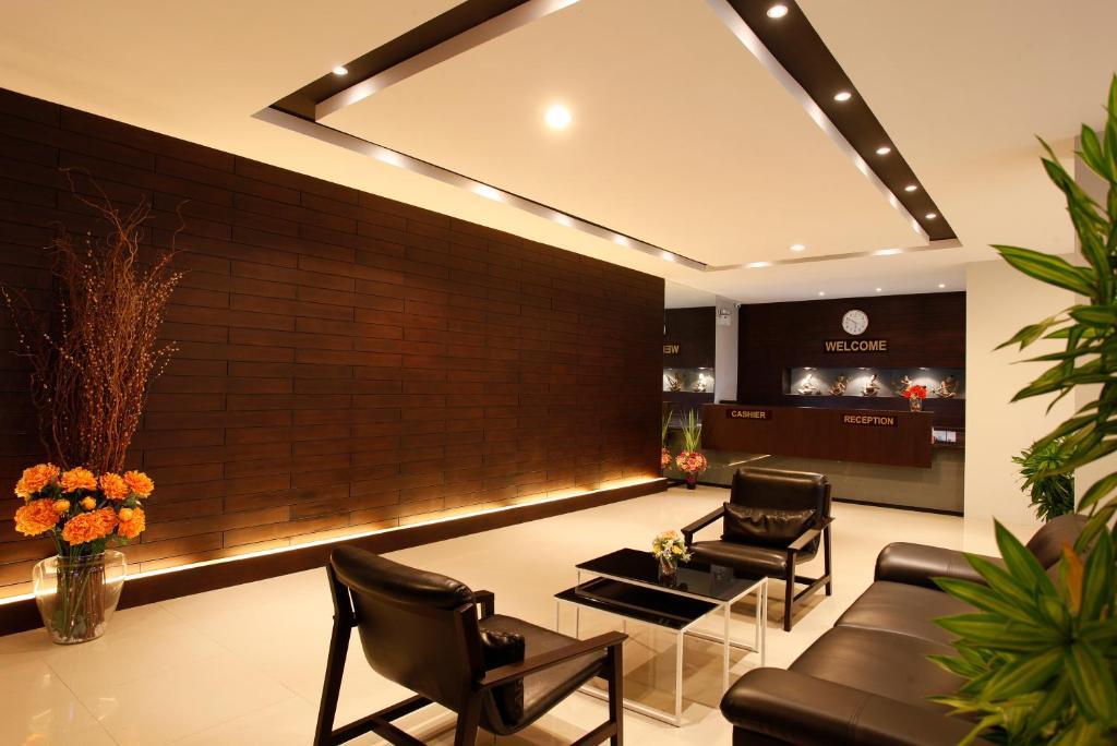 Nize Hotel - Sha Plus Phuket Exteriör bild