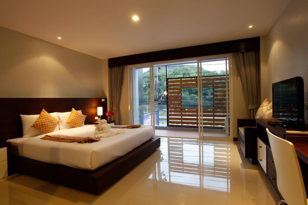 Nize Hotel - Sha Plus Phuket Exteriör bild