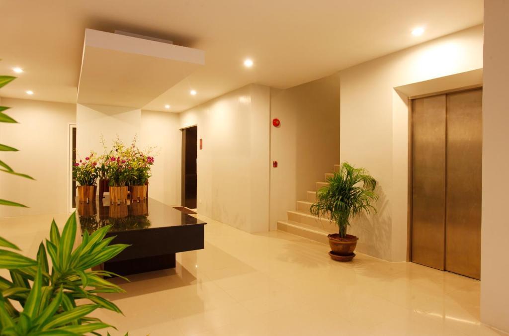 Nize Hotel - Sha Plus Phuket Exteriör bild