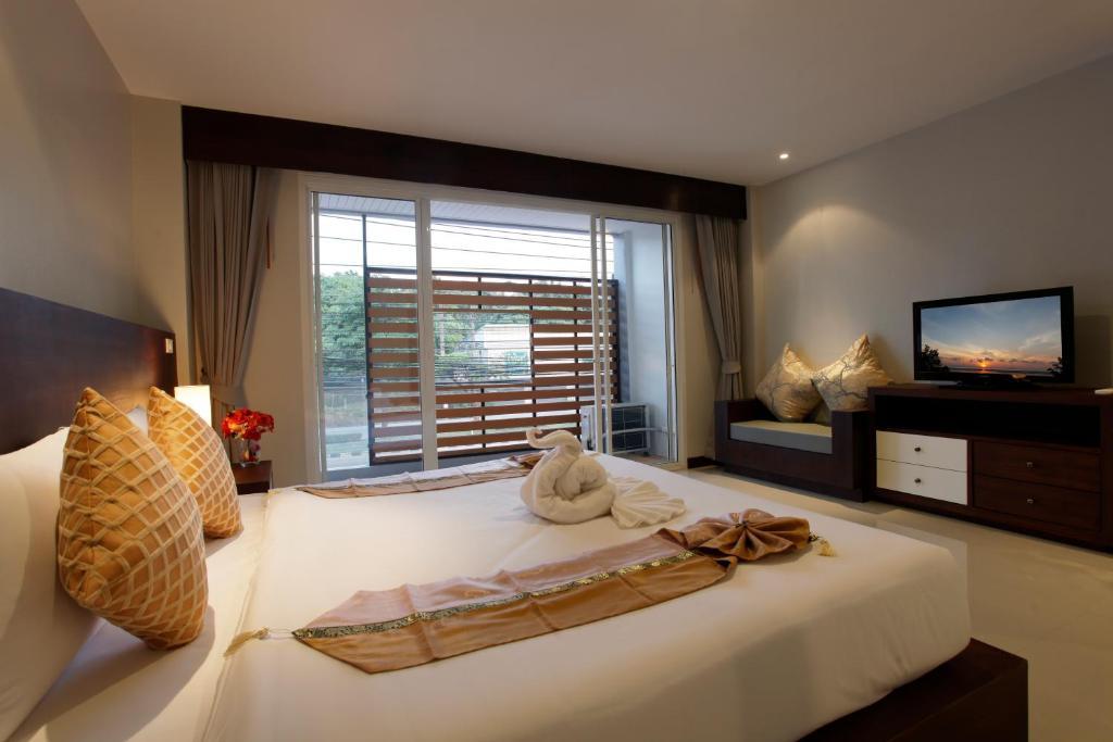 Nize Hotel - Sha Plus Phuket Exteriör bild