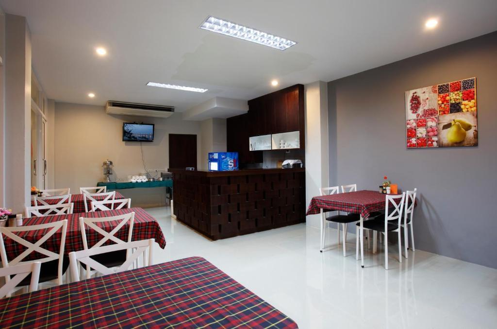 Nize Hotel - Sha Plus Phuket Exteriör bild