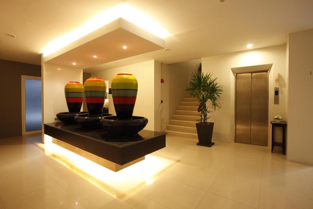 Nize Hotel - Sha Plus Phuket Exteriör bild