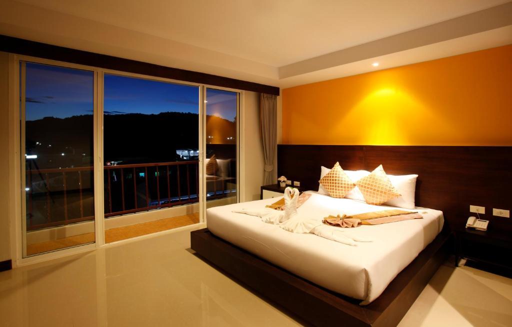Nize Hotel - Sha Plus Phuket Rum bild