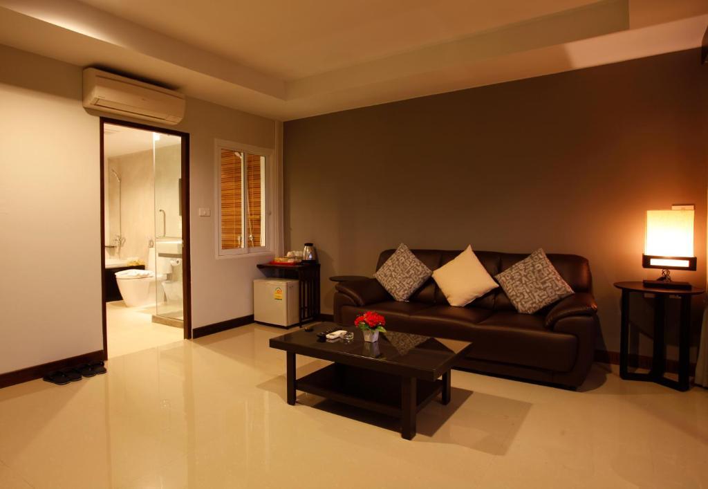 Nize Hotel - Sha Plus Phuket Rum bild