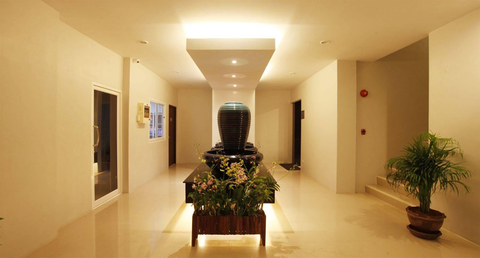 Nize Hotel - Sha Plus Phuket Exteriör bild