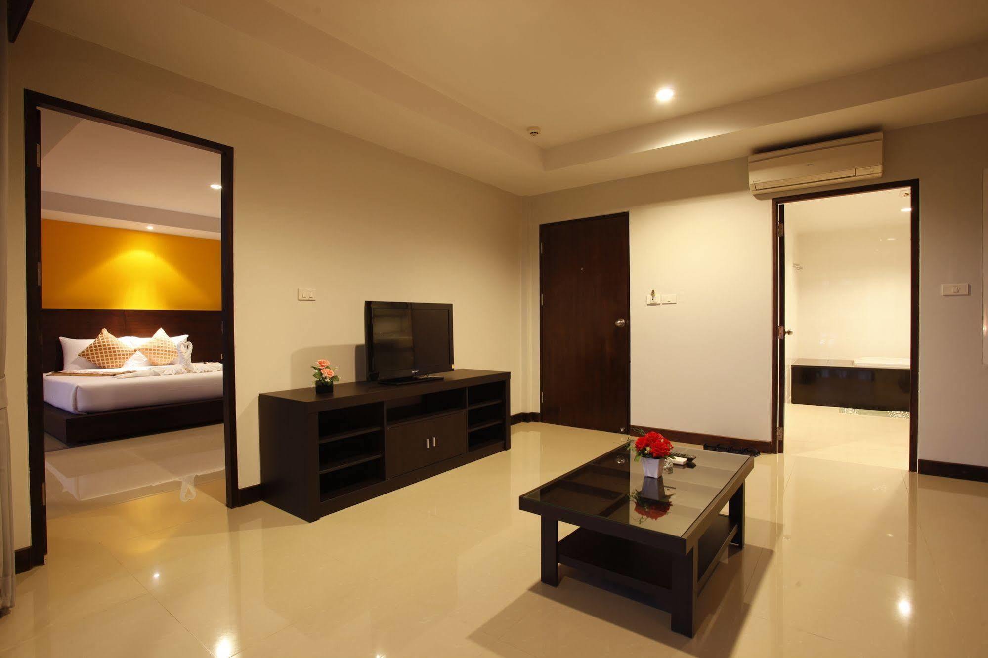 Nize Hotel - Sha Plus Phuket Exteriör bild